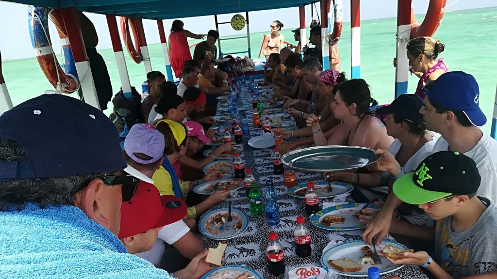 In Kenya Con Maestro Geppeto Foto Galleria In Kenya Con Maestro Geppeto Pranzo sulla barca